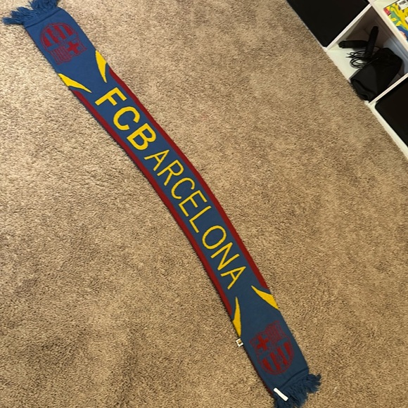 FC Barcelona Scarf - Picture 1 of 2
